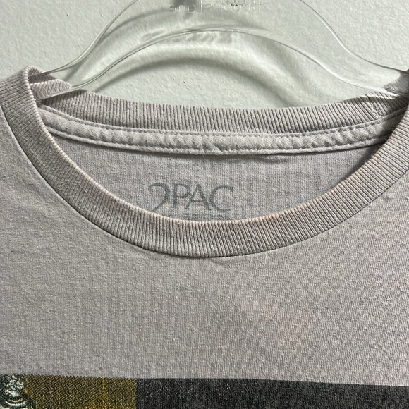 Tupac Shakur Middle fingers graphic tee 2 pac - Picture 3 of 5